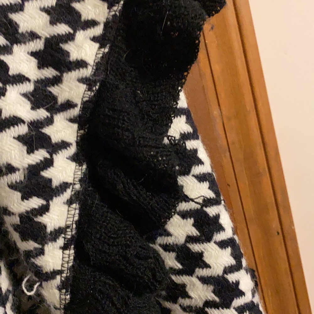Cape - Picture 2 of 2